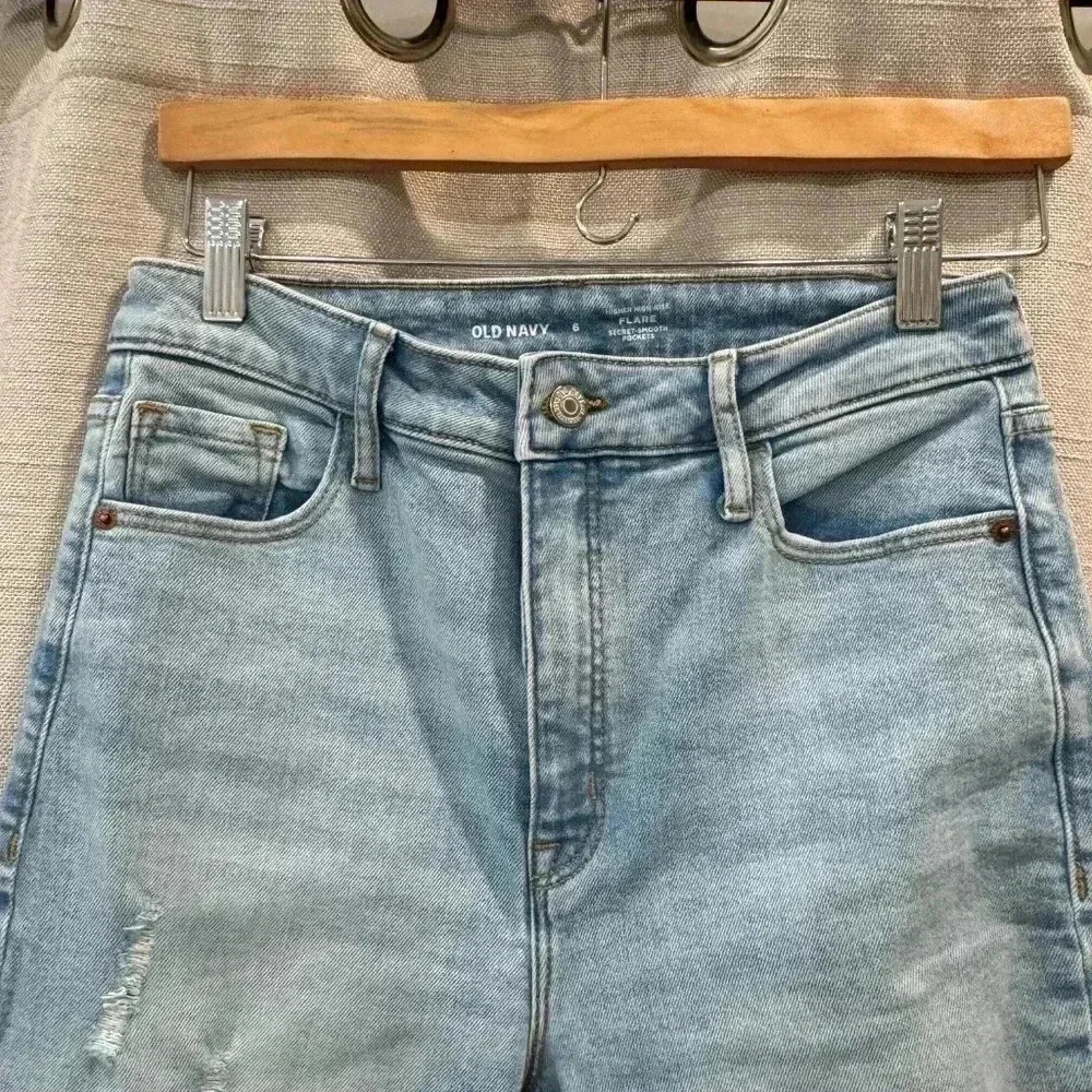 Old Navy Higher High Rise Flare Secret Smooth Pocket Womens Jean Size 6 - Picture 7 of 7
